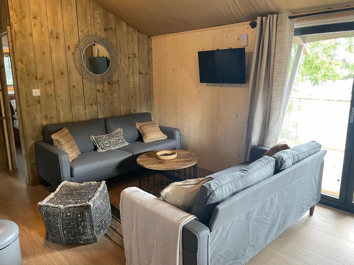 ホテル Sumners Ponds Fishery & Campsite ホーシャム エクステリア 写真